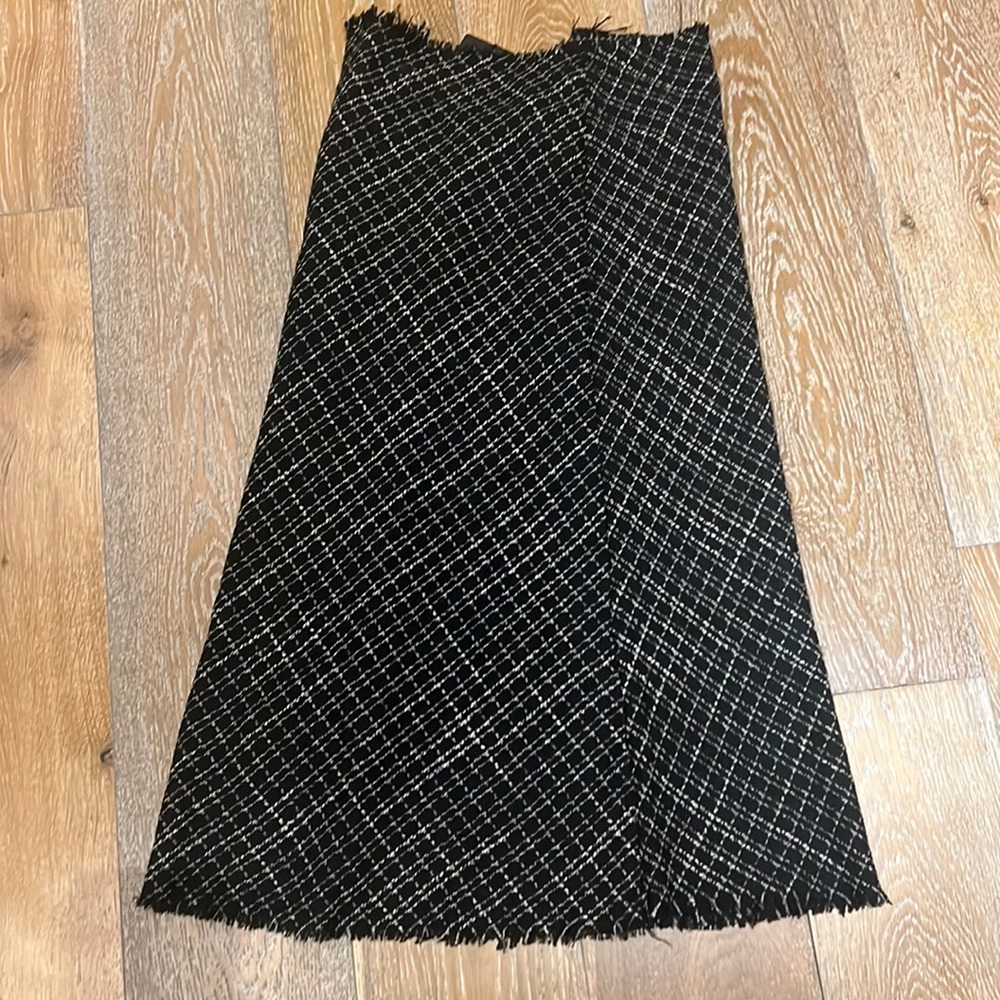 a line/ pencil skirt